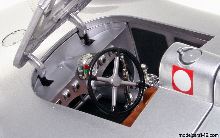 1937 - Auto Union Type C Stromline Revell 1/18 (Hellsilber) Innenraum Armaturenbrett