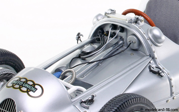 1938 - Auto Union Type D CMC 1/18 - Kofferraum / Klappbare Scheinwerfer