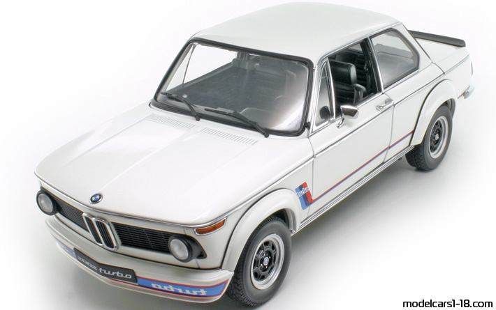 1973 - BMW 2002 Turbo AutoArt 1/18 (Weiß) Vorne linke Seite