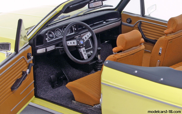 1971 - BMW 2002 Minichamps 1/18 (Gelb) Innenraum Armaturenbrett