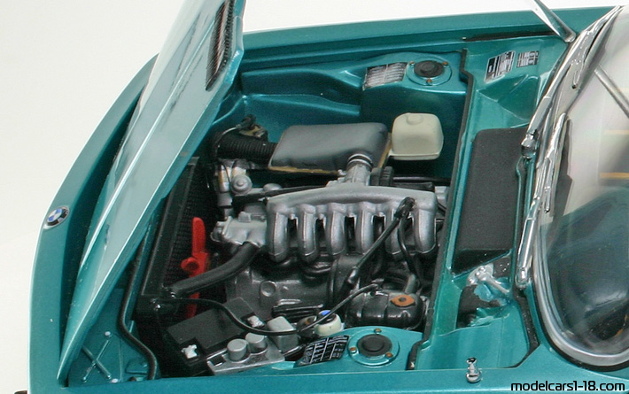 1972 - BMW 3.0 CSi (E9) Minichamps 1/18 (Grün) Motor
