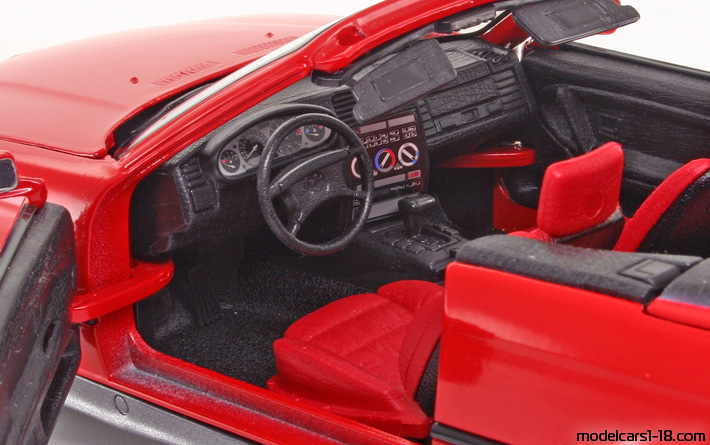 1993 - BMW 325i (E36) Maisto 1/18 (Rot) Innenraum Armaturenbrett