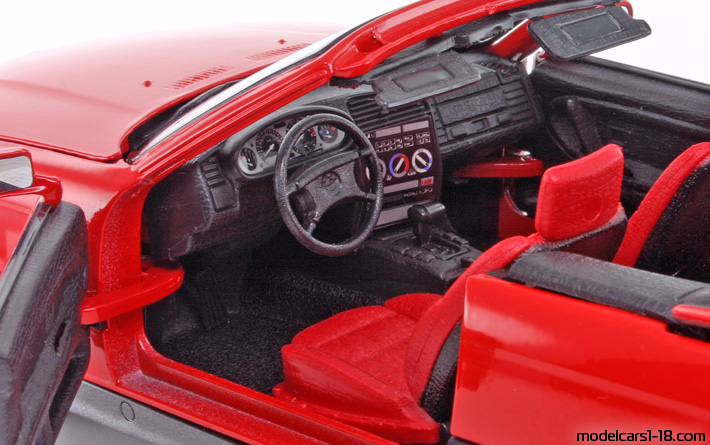 1993 - BMW 325i (E36) Maisto 1/18 (Rot) Innenraum Armaturenbrett