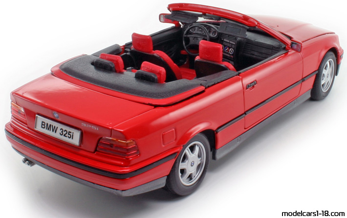 1993 - BMW 325i (E36) Maisto 1/18 (Rot) Hinten rechte seite