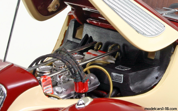 1937 - BMW 327 Guiloy 1/18 (Rot / Weiß) Motor