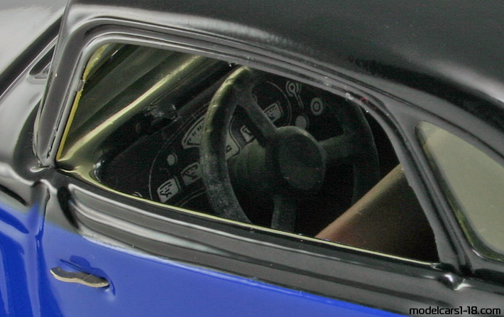 1937 - BMW 327 Schuco 1/18 (Blau / Schwarz) Innenraum Armaturenbrett