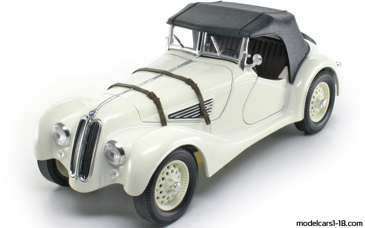 1940 - BMW 328 Road Legends 1/18 (White) Vorne linke Seite