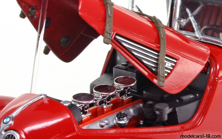 1940 - BMW 328 Road Legends 1/18 (Rot) Motor