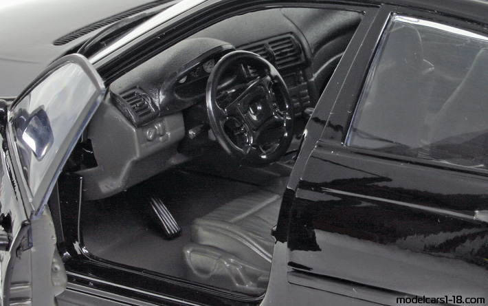 1998 - BMW 328i (E46) Welly 1/18 (Schwarz) Innenraum Armaturenbrett