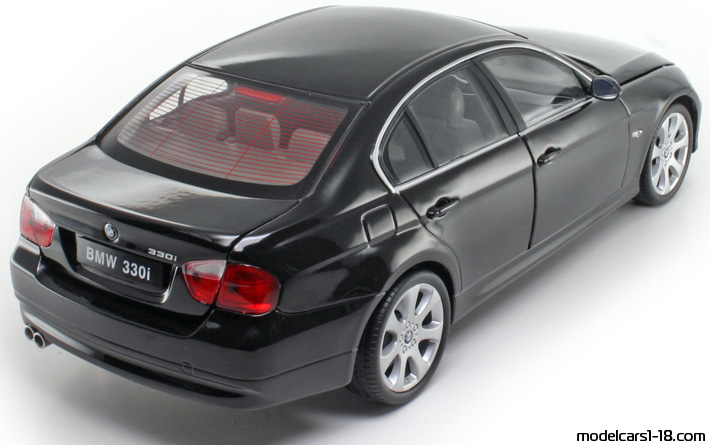 2006 - BMW 330i (E90) Welly 1/18 (Schwarz) Hinten rechte seite