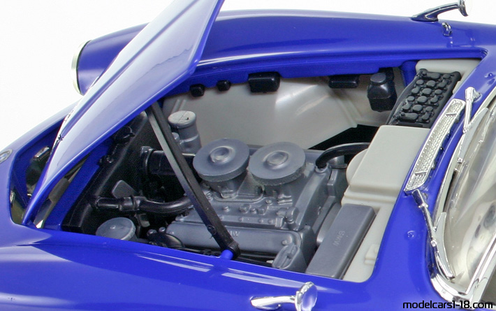 1956 - BMW 507 Revell 1/18 (Blau) Motor