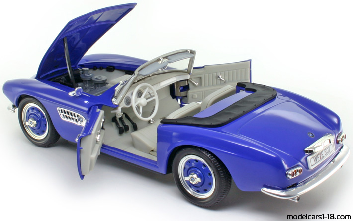 1956 - BMW 507 Revell 1/18 (Blau) Zu öffnende Teile