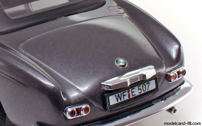 1956 - BMW 507 Revell 1/18 (Grau) Kofferraum / Klappbare Scheinwerfer