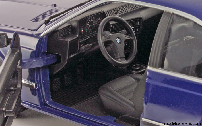 1979 - BMW 635 CSi (E24) Anson 1/18 (Blau) Innenraum Armaturenbrett