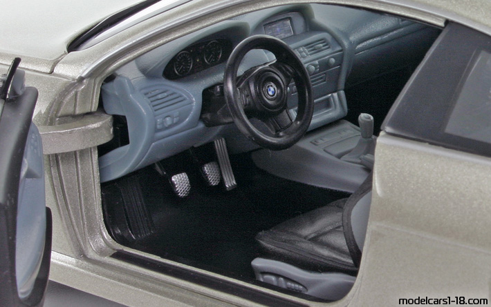 2004 - BMW 645 Ci (E63) Hot Wheels 1/18 (Gold) Innenraum Armaturenbrett