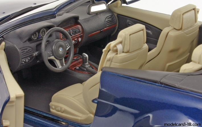 2005 - BMW 645 Ci (E64) Maisto 1/18 (Blau) Innenraum Armaturenbrett