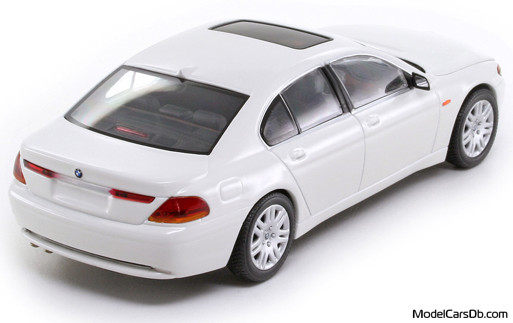 2002 - BMW 745i (E65) Minichamps 1/43 (Weiß) Hinten rechte seite