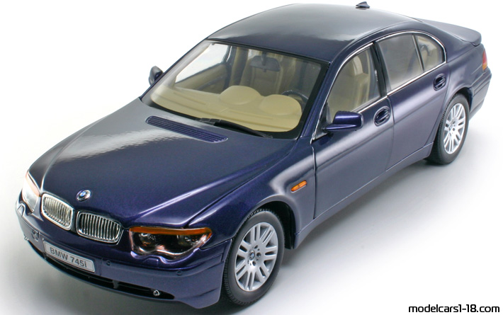 2002 - BMW 745i (E65) Welly 1/18 (Blau) Vorne linke Seite