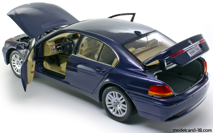 2002 - BMW 745i (E65) Welly 1/18 (Blau) Zu öffnende Teile