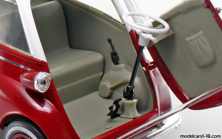 1955 - BMW Isetta 250 Camper Revell 1/18 (Rot / Weiß) Innenraum Armaturenbrett
