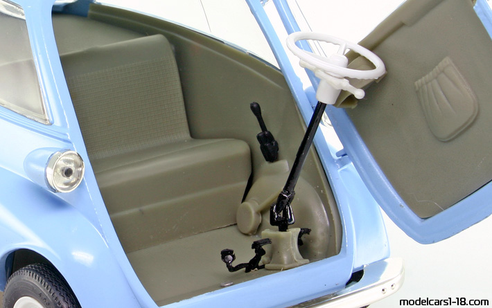 1955 - BMW Isetta 250 Revell 1/18 (Blau) Innenraum Armaturenbrett