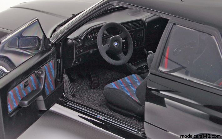 1989 - BMW M3 (E30) AutoArt 1/18 (Schwarz) Innenraum Armaturenbrett