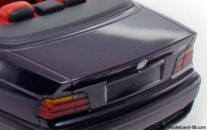 1992 - BMW M3 (E36) UT 1/18 (Lila) Kofferraum / Klappbare Scheinwerfer