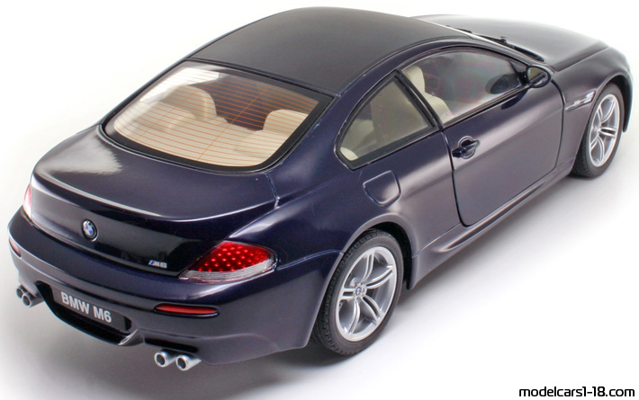2004 - BMW M6 (E63) Revell 1/18 (Blau / Schwarz) Hinten rechte seite