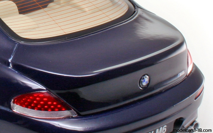 2004 - BMW M6 (E63) Revell 1/18 (Blau / Schwarz) Kofferraum / Klappbare Scheinwerfer