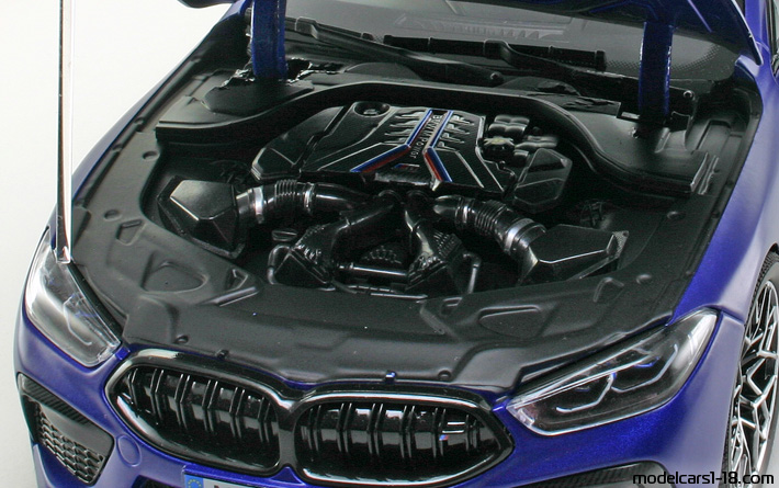 2020 - BMW M8 Competition (F91) Minichamps 1/18 (Rot) Motor