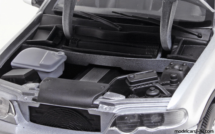 1999 - BMW X5 (E53) Welly 1/18 (Silber) Motor