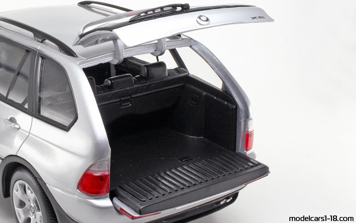 1999 - BMW X5 (E53) Welly 1/18 (Silber) Kofferraum / Klappbare Scheinwerfer