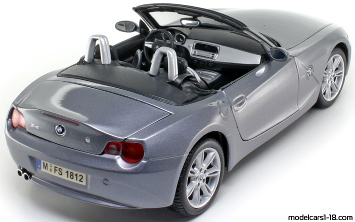 2002 - BMW Z4 (E85) Maisto 1/18 (Grau) Hinten rechte seite