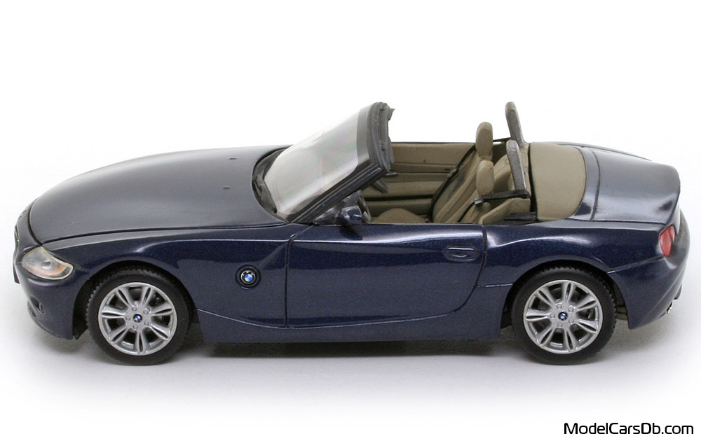 2002 - BMW Z4 (E85) Minichamps 1/43 (Blau) Seite