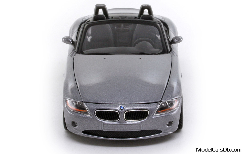 2002 - BMW Z4 (E85) Minichamps 1/43 (Grau) Front