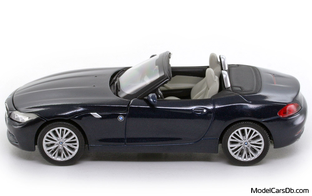2009 - BMW Z4 (E89) Minichamps 1/43 (Grau) Seite