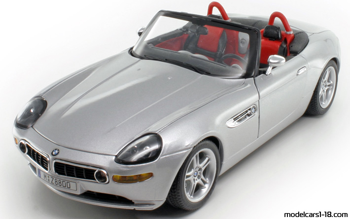 2000 - BMW Z8 (E52) Bburago 1/18 (Silber) Vorne linke Seite