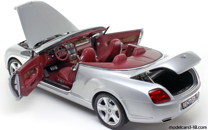 2006 - Bentley Continental GTC Minichamps 1/18 (Hellsilber) Zu öffnende Teile
