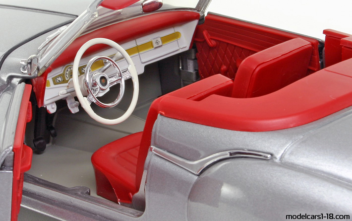 1958 - Borgward Isabella TS Revell 1/18 (Silber) Innenraum Armaturenbrett