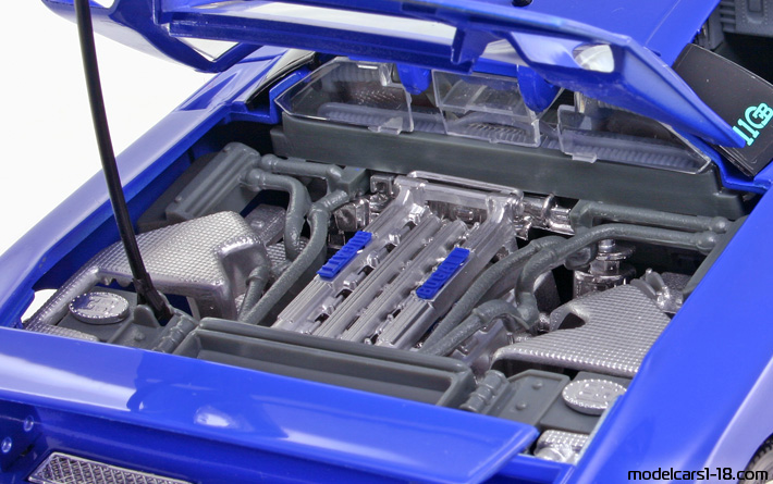 1991 - Bugatti EB 110 Bburago 1/18 (Blau) Motor