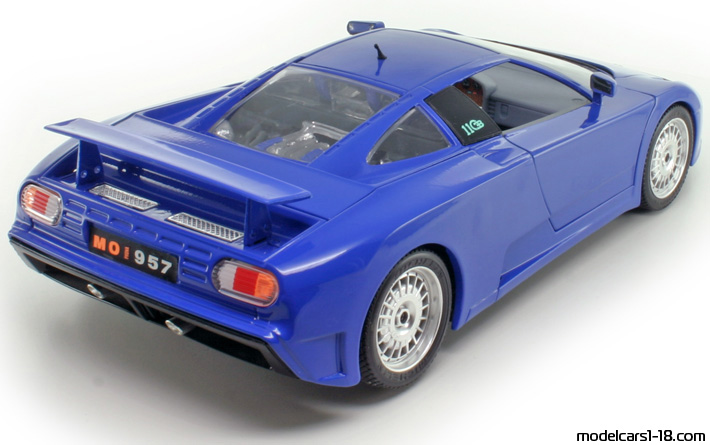 1991 - Bugatti EB 110 Bburago 1/18 (Blau) Hinten rechte seite
