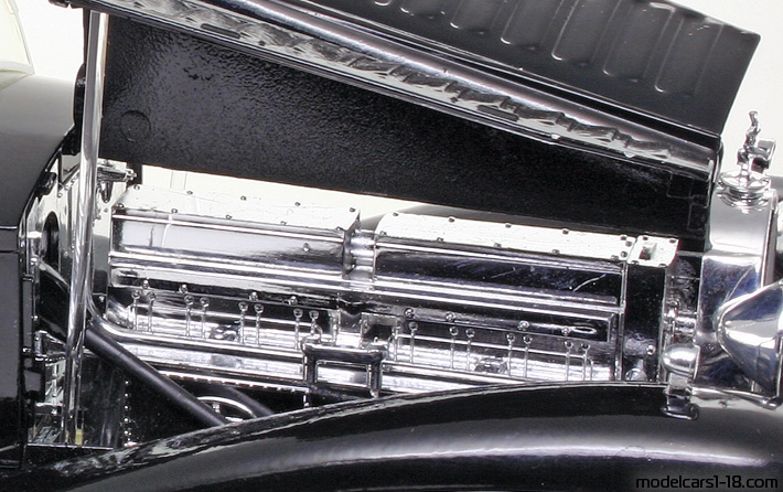 1930 - Bugatti Type 41 Royale Coupe de Ville Solido 1/21 (Schwarz) Kofferraum / Klappbare Scheinwerfer