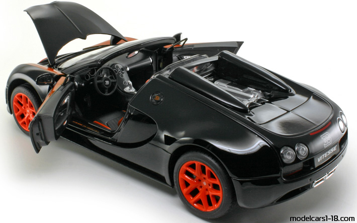 2012 - Bugatti Veyron 16.4 Grand Sport Rastar 1/18 (Schwarz / Rot) Zu öffnende Teile