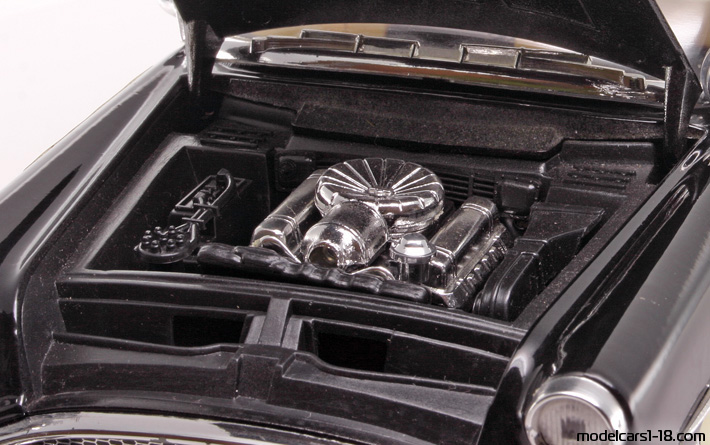 1955 - Buick Century Highway Patrol Mira 1/18 (Schwarz / Weiß) Motor