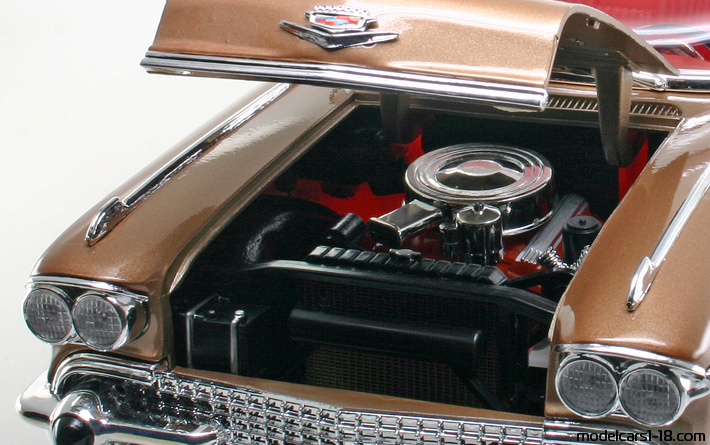 1958 - Cadillac Eldorado Biarritz (62) Road Signature 1/18 (Orange) Motor