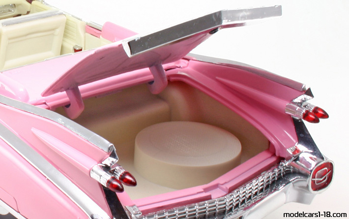 1959 - Cadillac Eldorado Biarritz (62) Maisto 1/18 (Rosa) Kofferraum / Klappbare Scheinwerfer