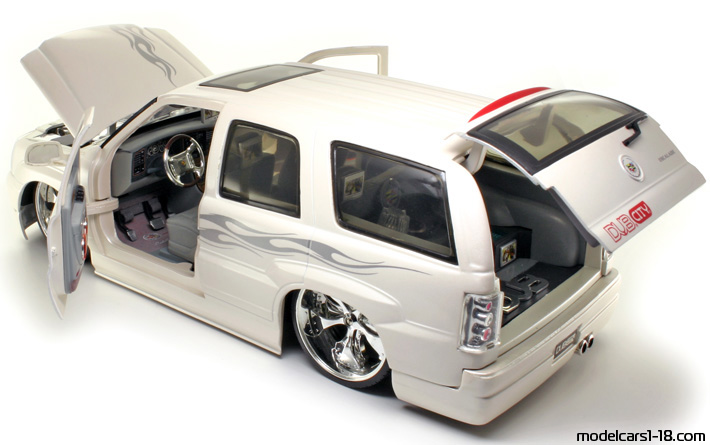 2001 - Cadillac Escalade Jada Toys 1/18 (Weiß) Zu öffnende Teile