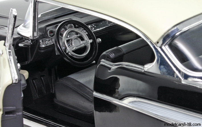 1957 - Chevrolet Bel Air Highway Patrol / Fire Dept Road Legends 1/18 (Schwarz / Weiß) Innenraum Armaturenbrett