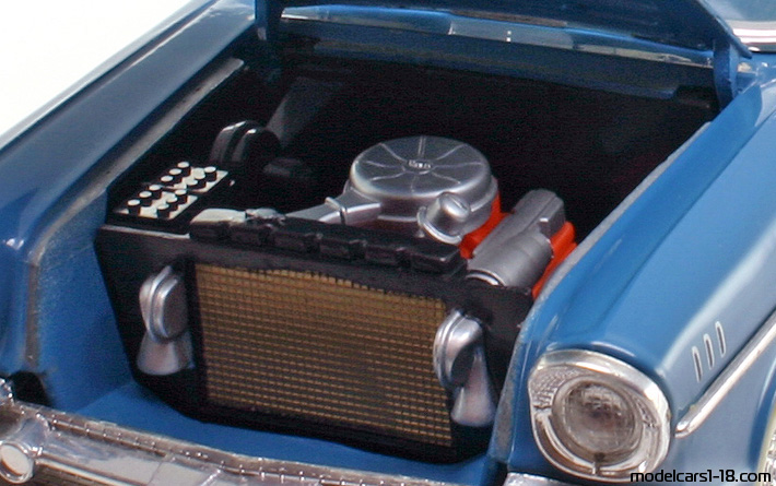 1957 - Chevrolet Bel Air Road Legends 1/18 (Blau) Motor