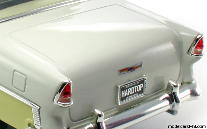 1955 - Chevrolet Bel Air ERTL 1/18 (Gelb / Weiß) Kofferraum / Klappbare Scheinwerfer
